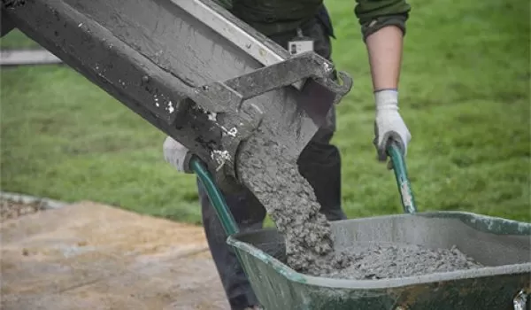 Concrete slump being poured into a wheelbarrow | EasyMix Concrete 