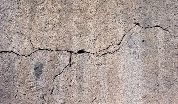 close up of cracked concerete | EasyMix Concrete 
