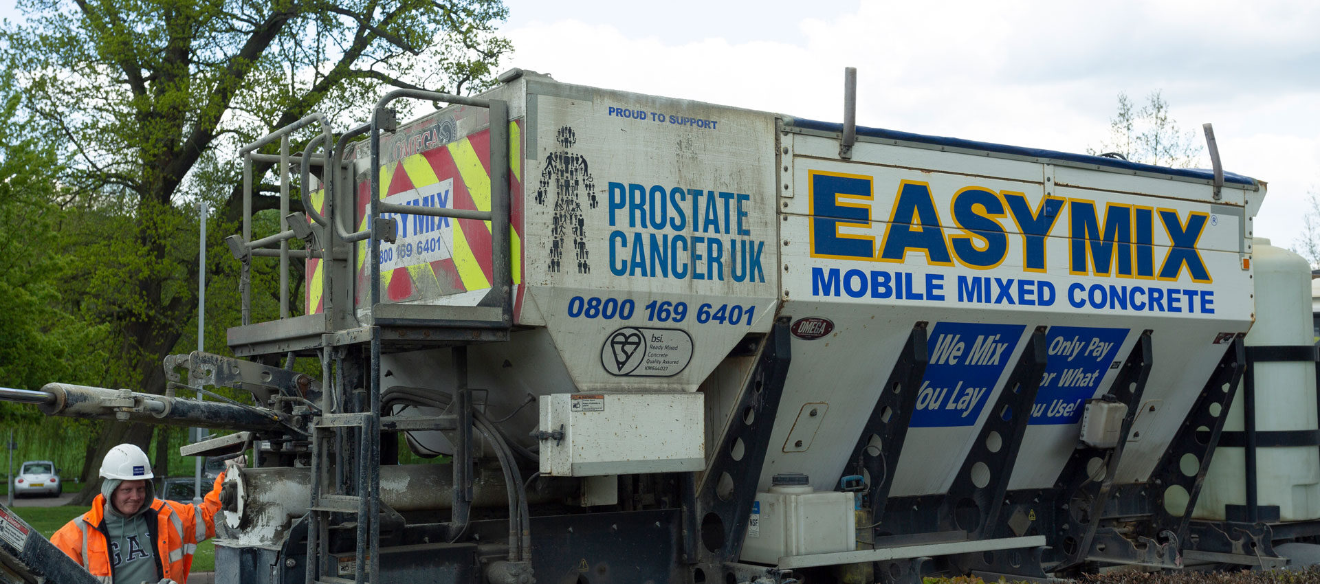 EasyMix truck and team member delivering concrete for driveways | EasyMix Concrete